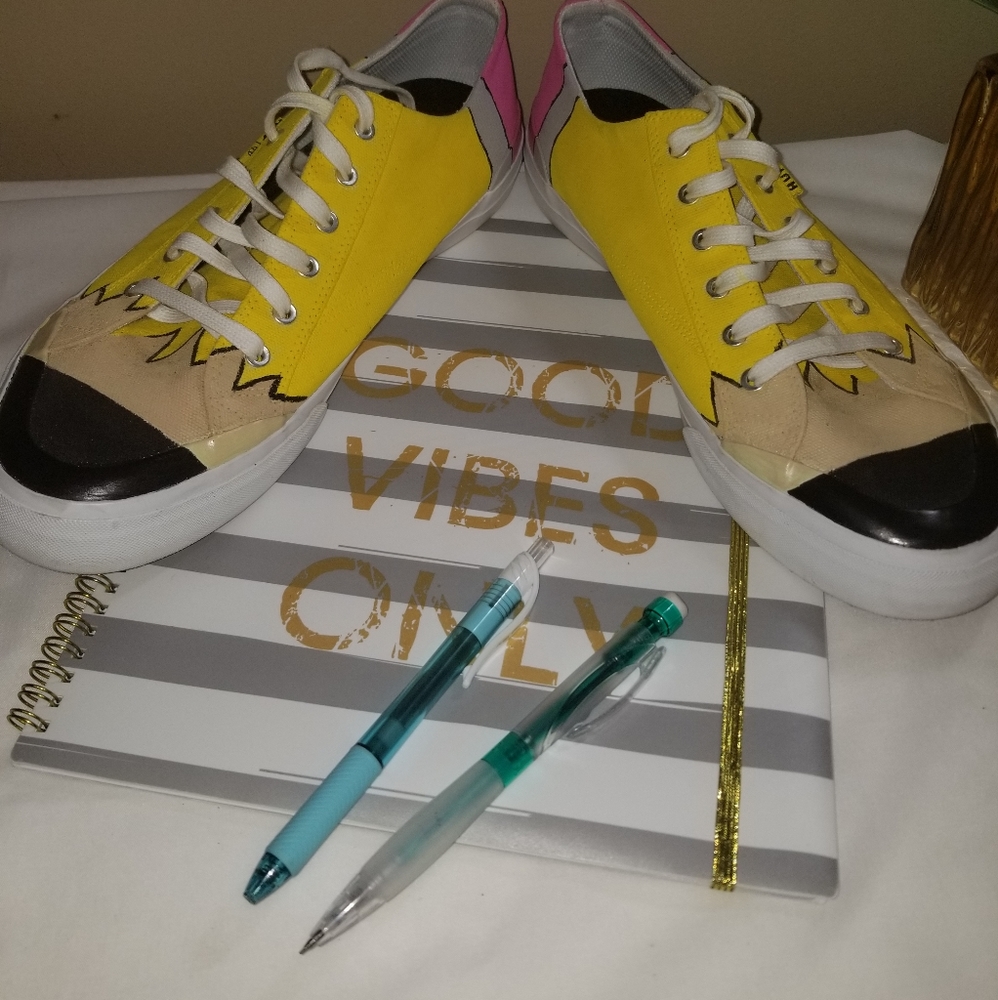 Huf Sneakers customized Pencil decor